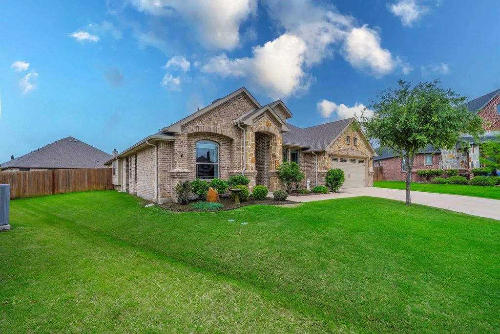 408 Valley Brook Court, Waxahachie