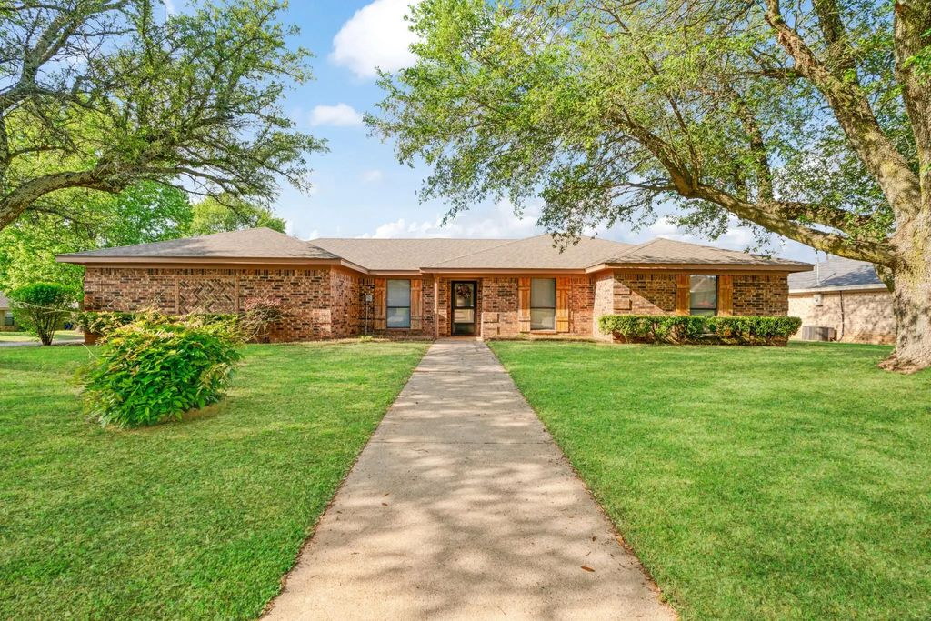 2815 Ballard Drive, Paris
