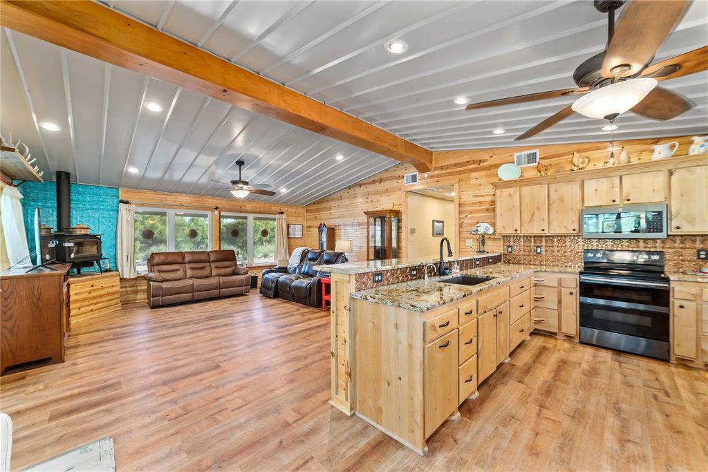 970 County Road 256, Coleman