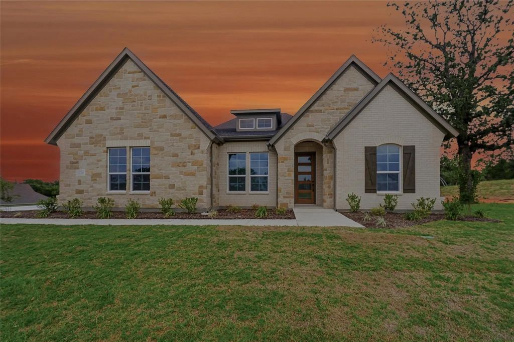 128 Oak Grove Way, Springtown