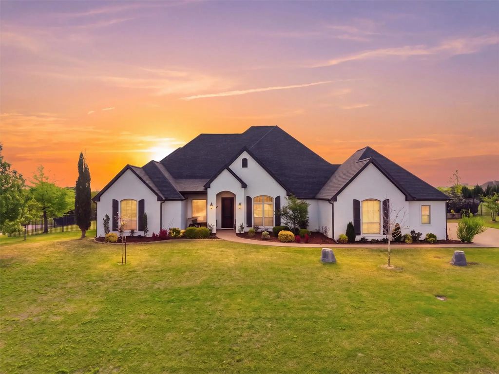 161 Creek Wood Drive, Aledo