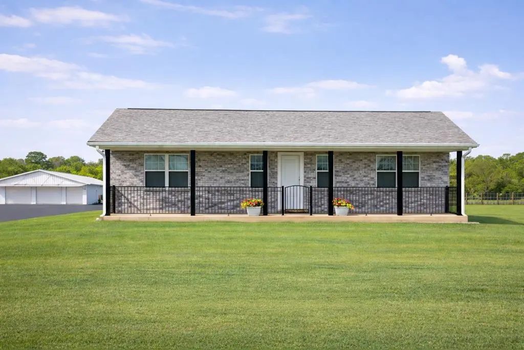 1394 Fm 3343, Joaquin