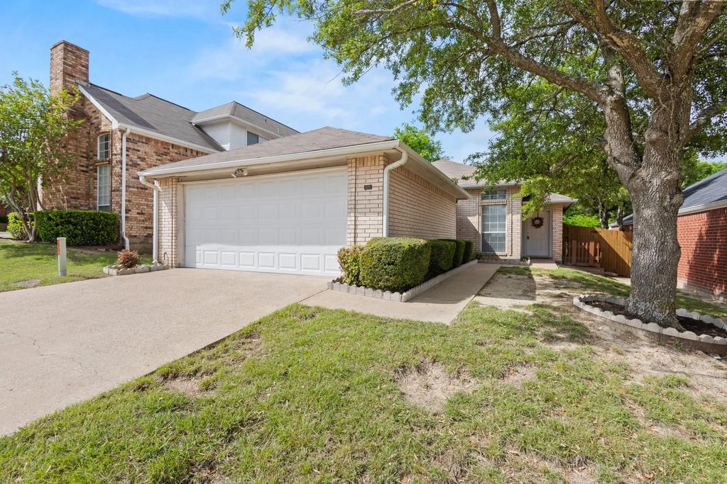 225 Juniper Ridge Court, DeSoto
