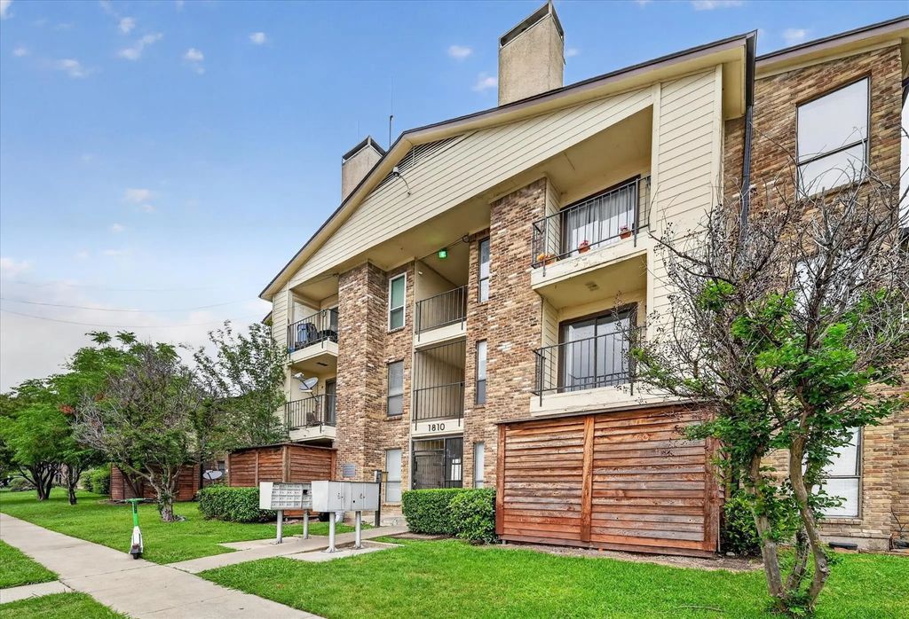 1810 N Garrett Avenue 222, Dallas