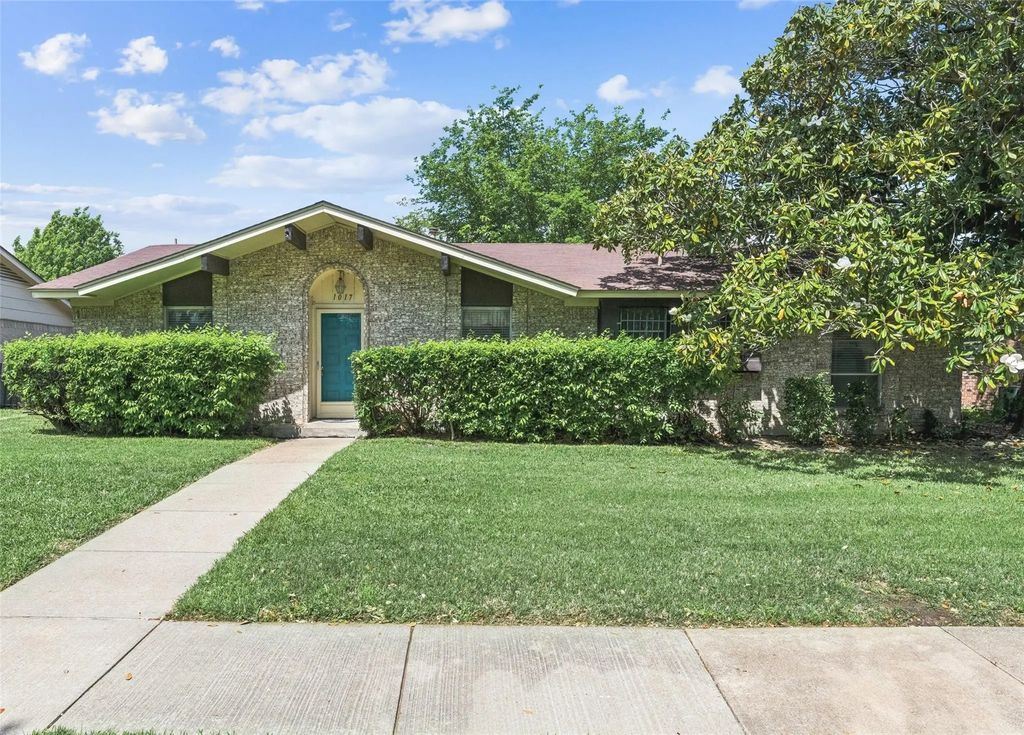 1017 Ravencroft Drive, Garland