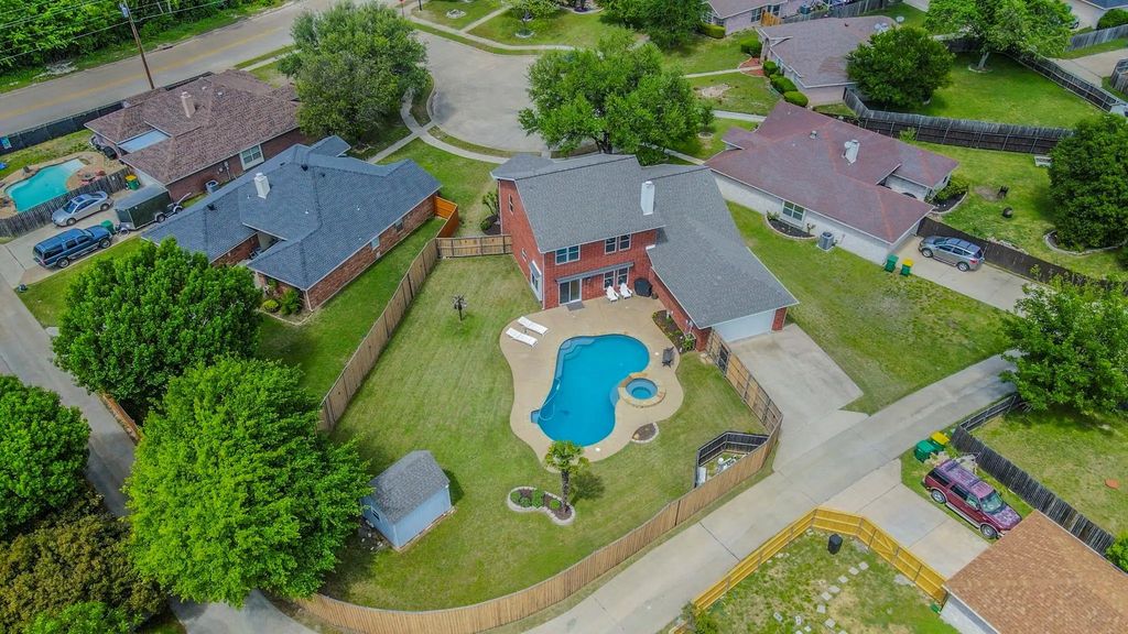 734 Dillard Circle, Cedar Hill