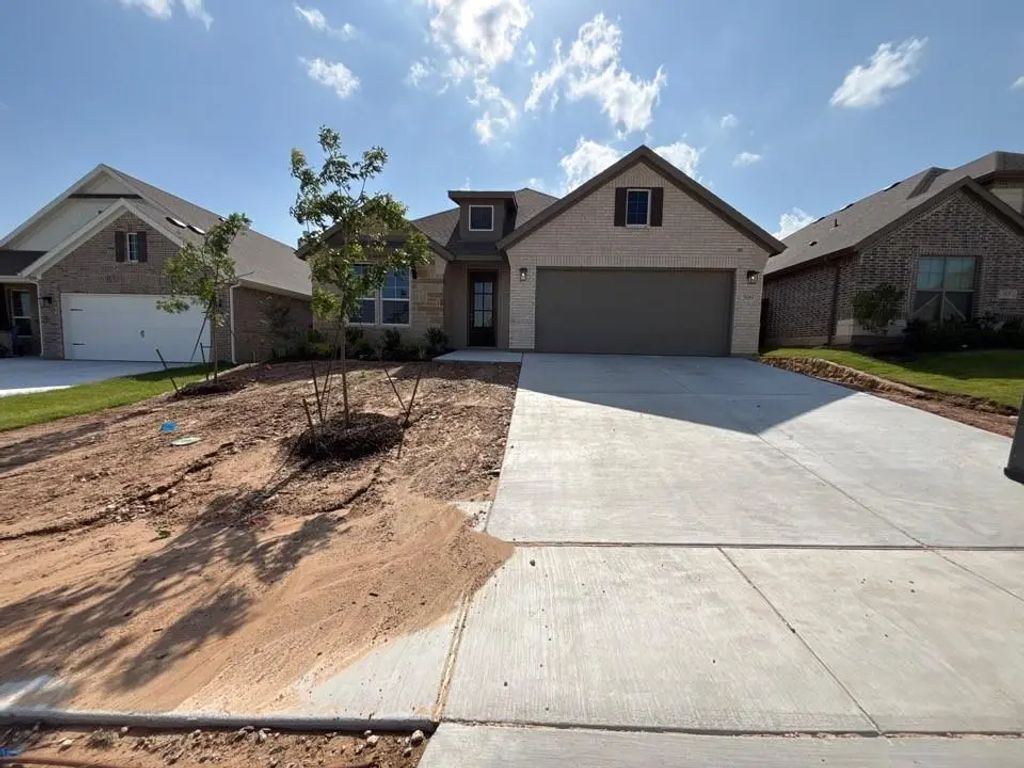 509 Waterford Park Boulevard, Weatherford
