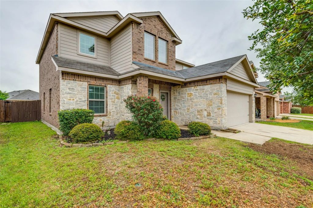 2310 Julia Lane, Forney