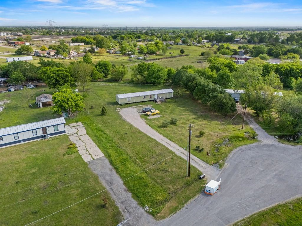 528 Meandering Way, Royse City