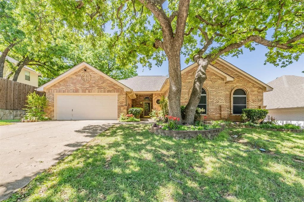 702 Jonathan Drive, Euless