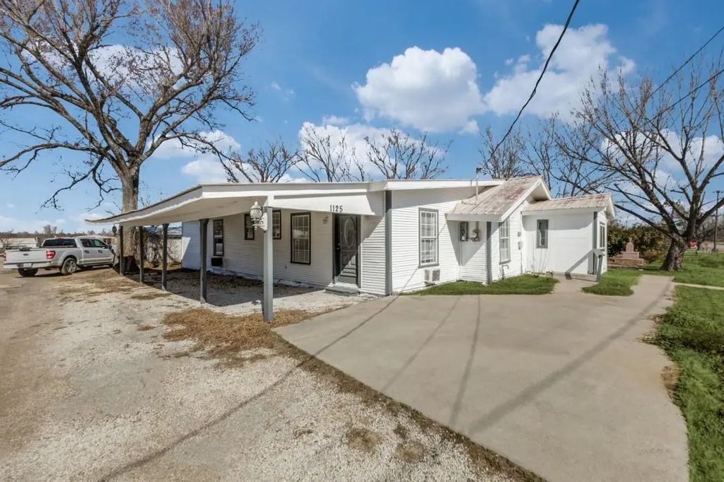 1125 E Palestine Street, Mexia