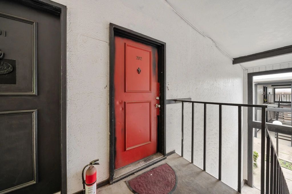 2627 Douglas Avenue 202, Dallas