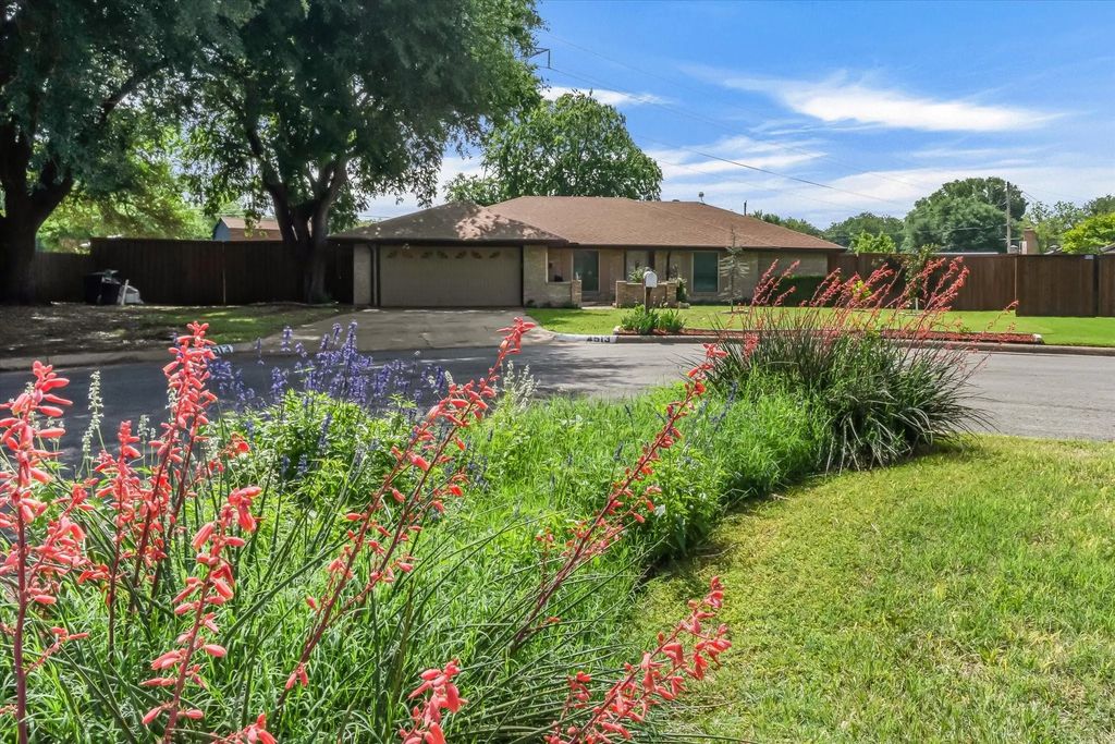 4513 Charles Court, Benbrook