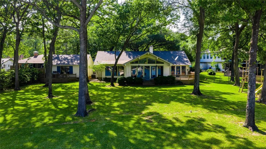 116 Camino Robles Street, Gun Barrel City