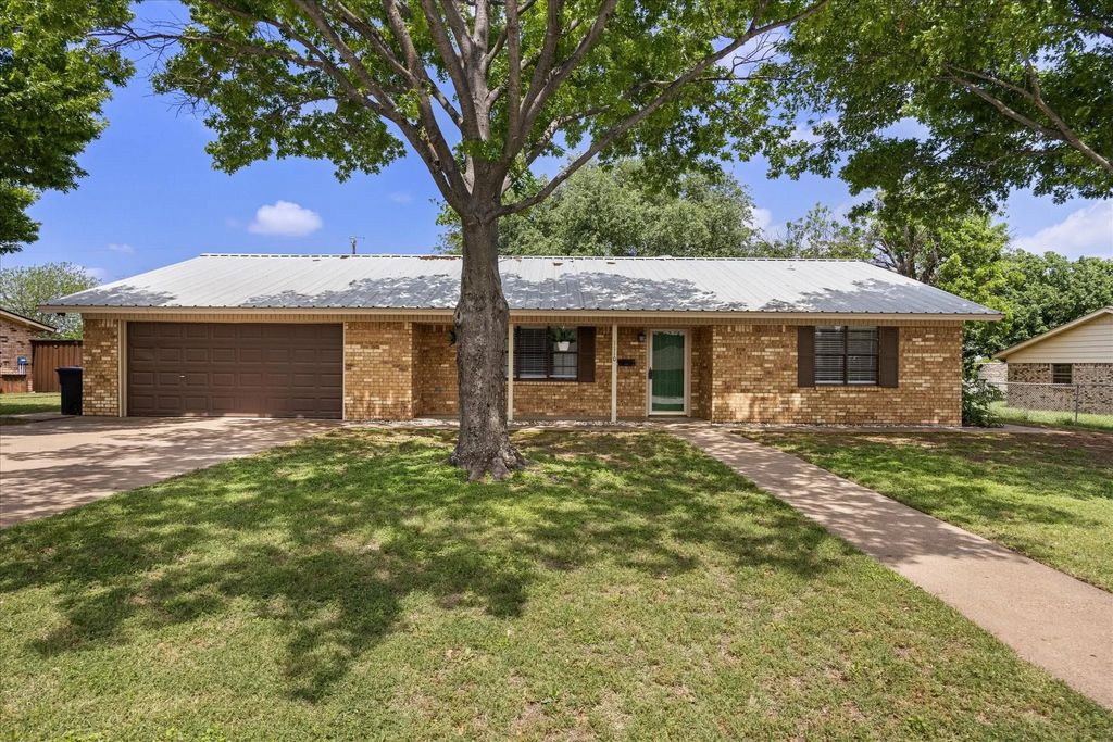 1110 Gifford Drive, Granbury