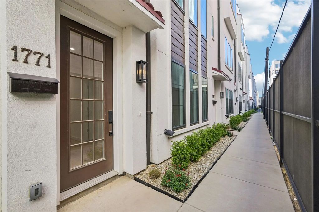 1771 Novela Way, Dallas