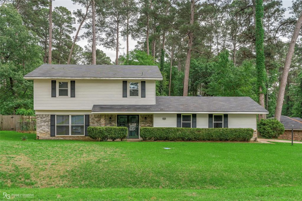 305 Short Leaf Drive, Haughton