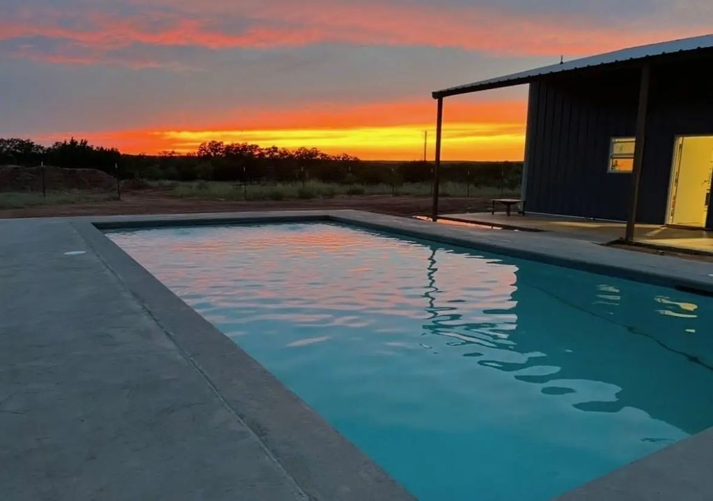 6922 Hwy 83, Ovalo