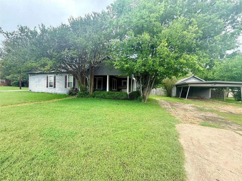 302 W Orville Street, Wills Point