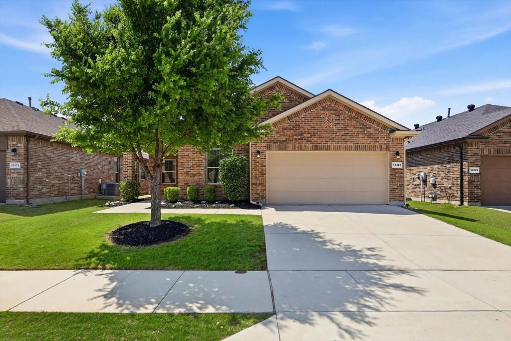 10325 Lastrup Drive, Fort Worth