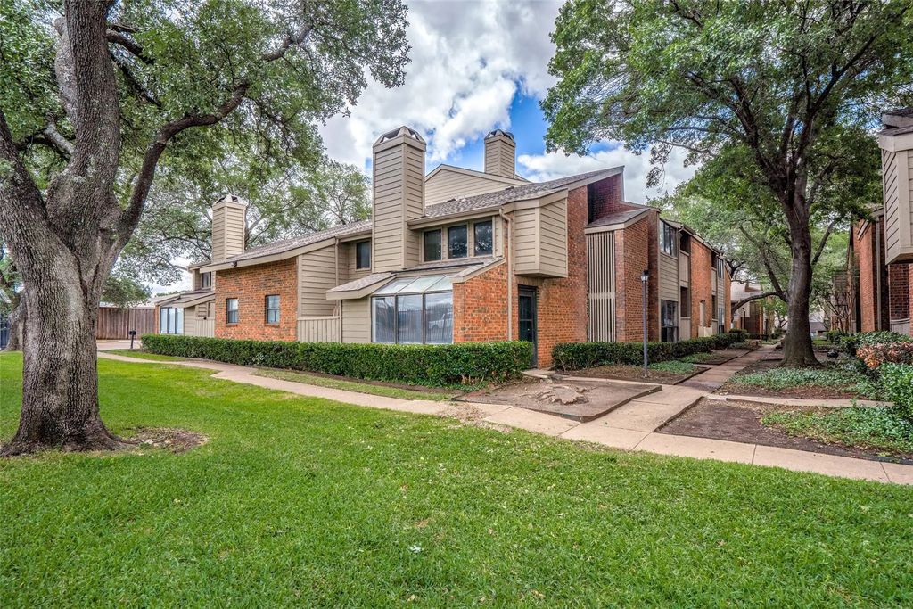 9254 Forest Lane 107, Dallas
