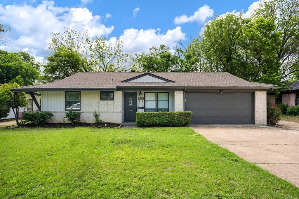 3814 Golden Hills Drive, Dallas