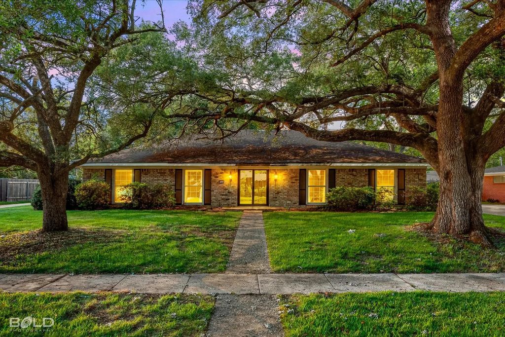 2305 Arlington Place, Bossier City