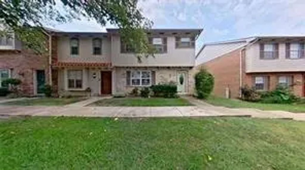 57 W Townhouse Lane 18, Grand Prairie