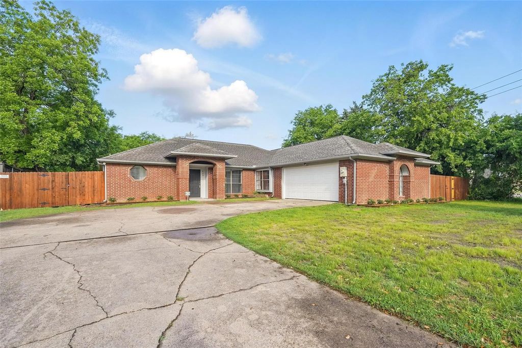 829 Hunters Creek Drive, DeSoto