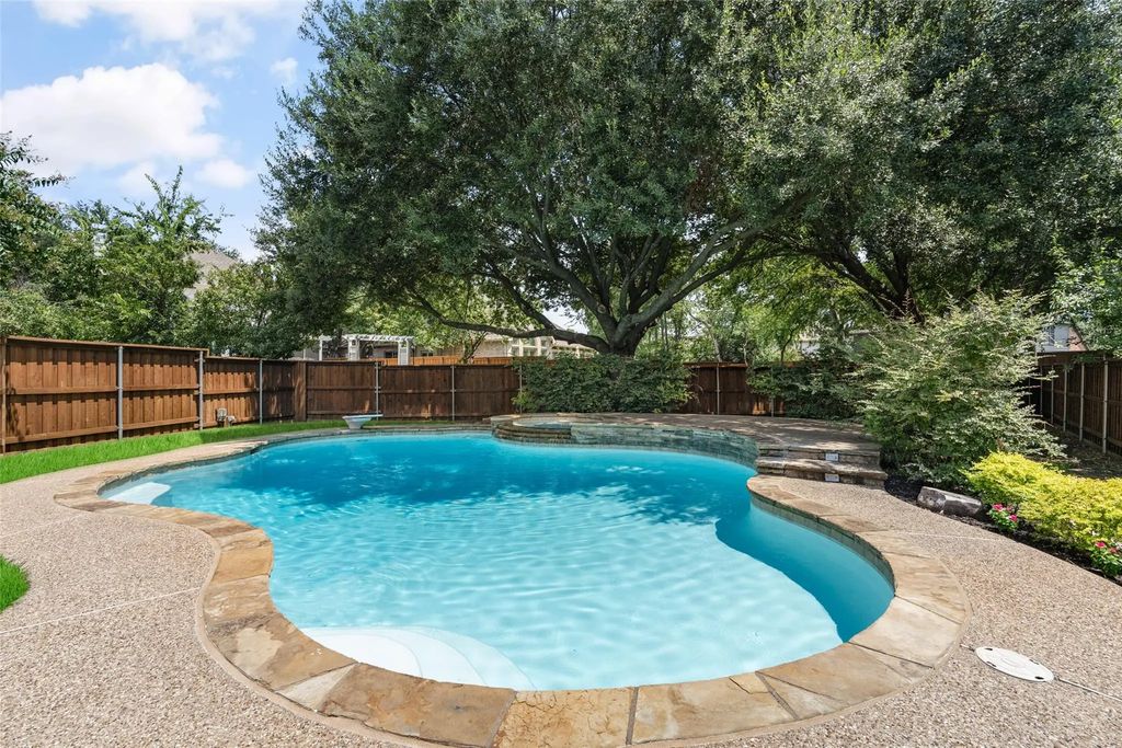 702 Athens Court, Allen