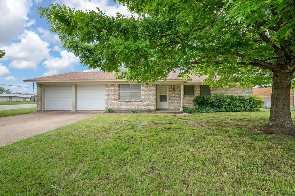 1912 Joslin Street, Cleburne
