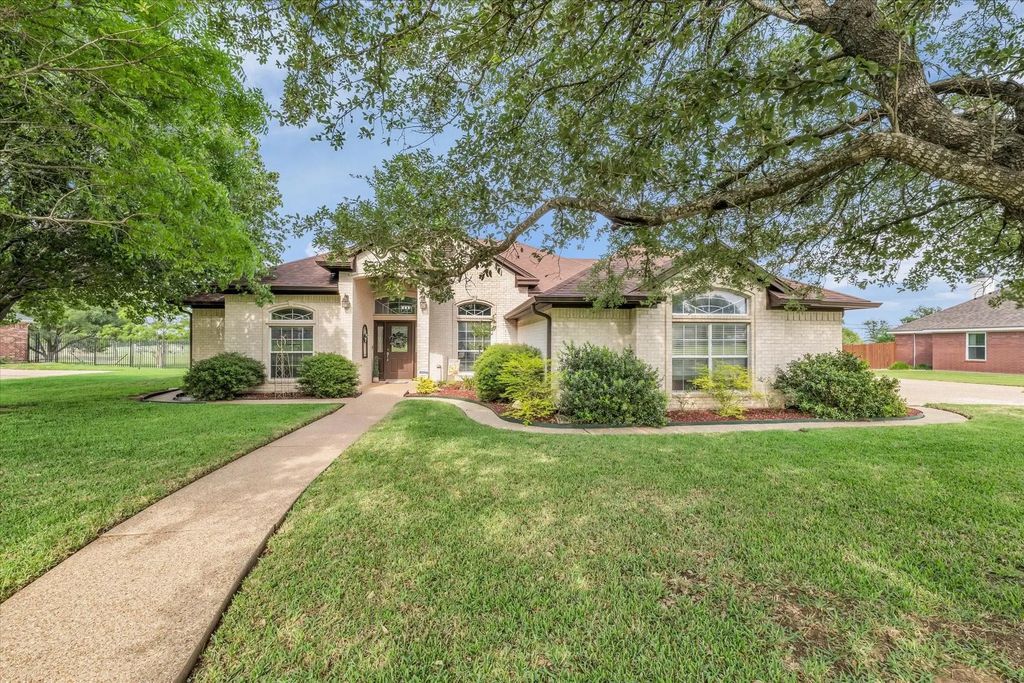 482 Sunland Park, Robinson