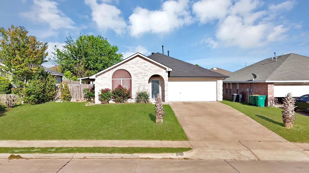 828 Windswept Drive, Cedar Hill