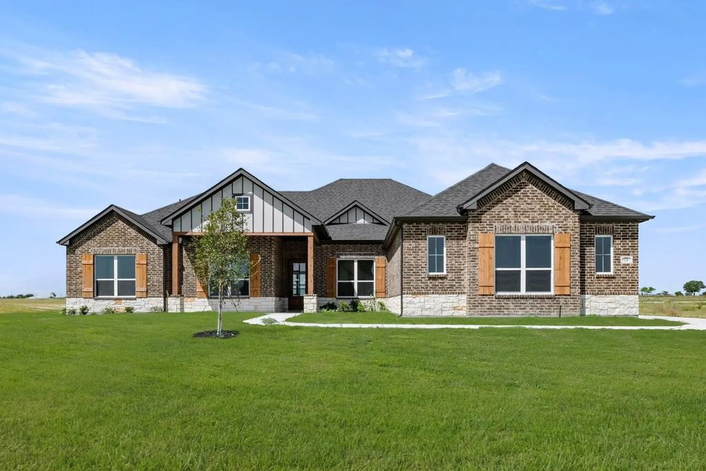 270 Maci Drive, Waxahachie