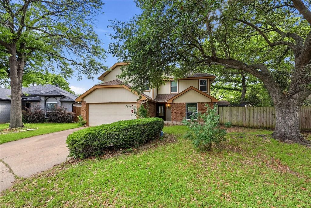 2204 Polo Club Court, Arlington