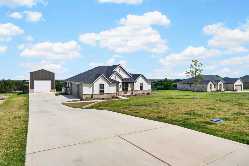 8860 Prather Road, Springtown