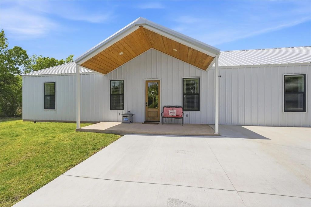 311 Rawhide Trail, Denison