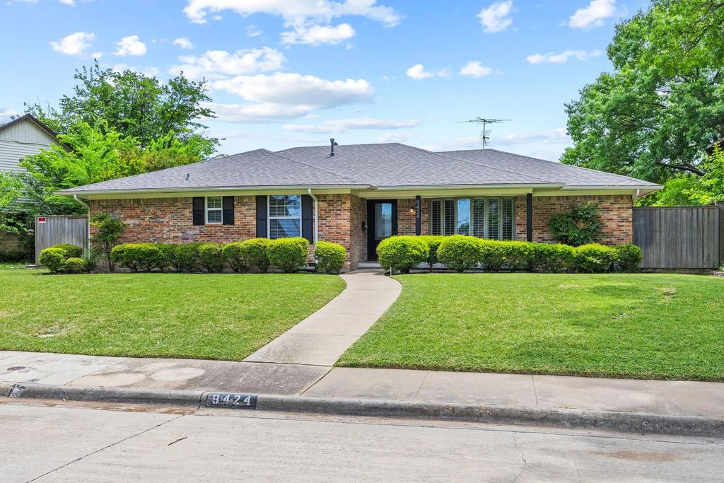 9424 Hunters Creek Drive, Dallas