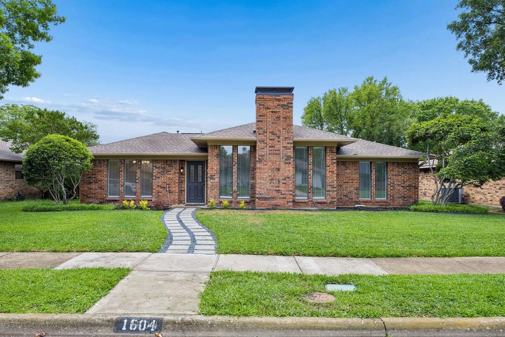 1604 Shadow Moss Way, Carrollton