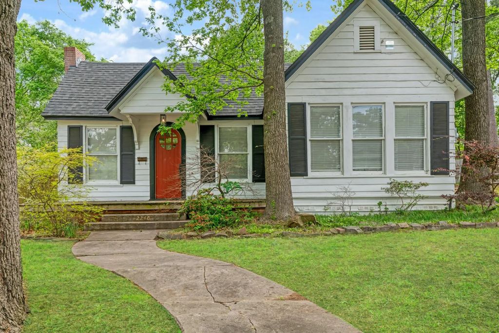 2240 Hubbard, Paris