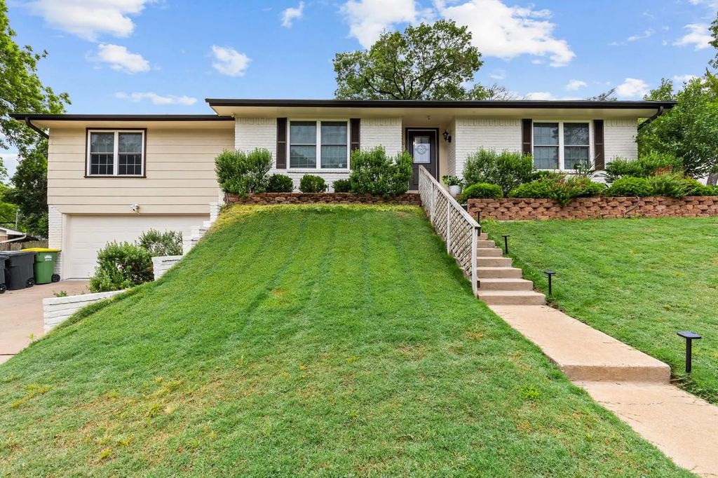 420 Brookwood Drive, Woodway