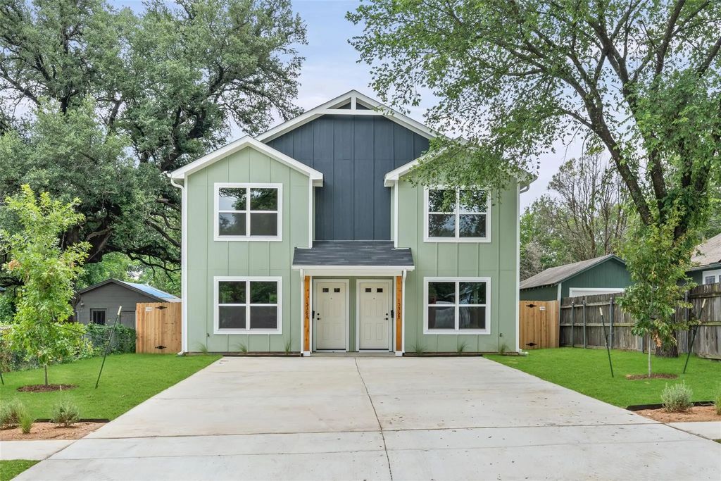 1536 Alexander A & B, Waco