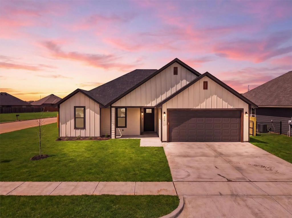 948 Huckleberry Lane, Tolar