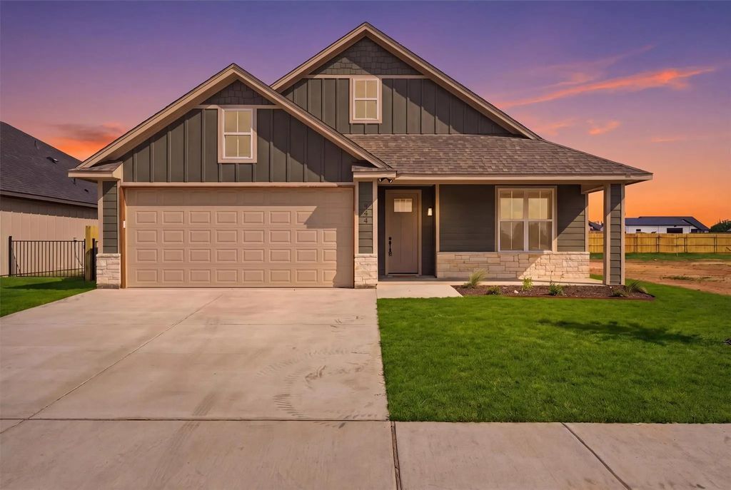 944 Huckleberry Lane, Tolar