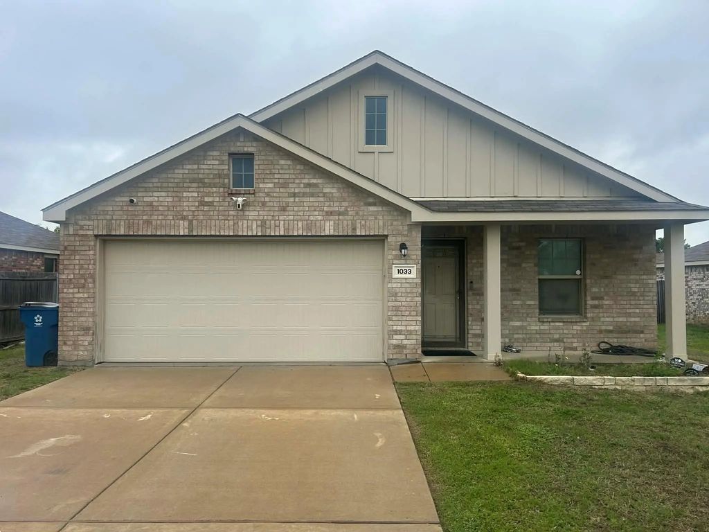 1033 Skyline Drive, Hutchins