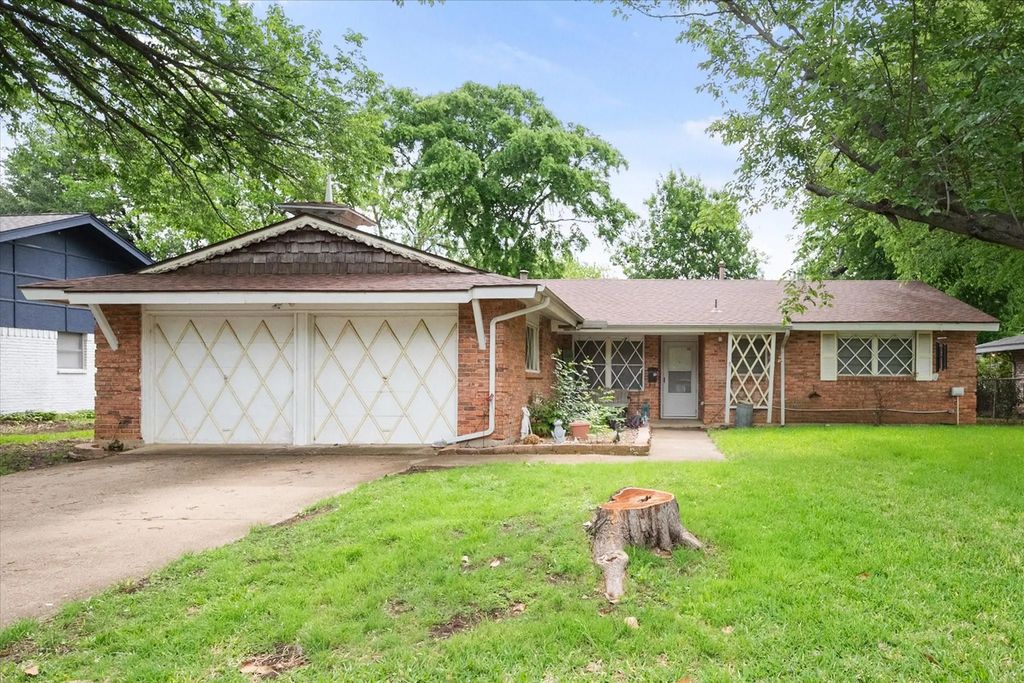 1715 Bradford Drive, Arlington