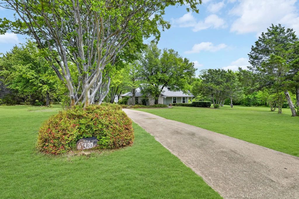 320 Cedar Hill Circle, Lowry Crossing