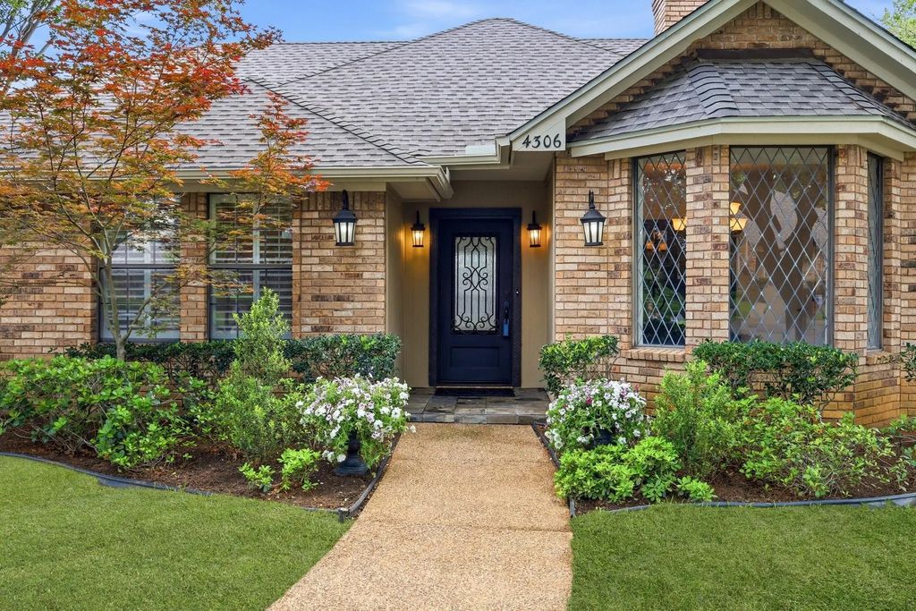 4306 Essex Court, Arlington