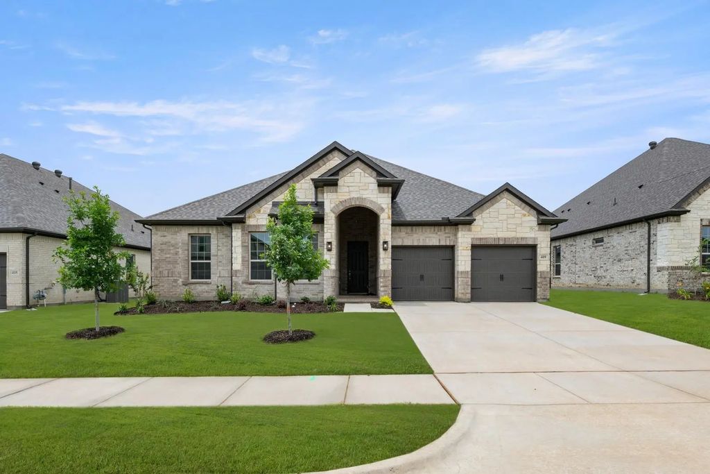 409 Daybreak Drive, Waxahachie