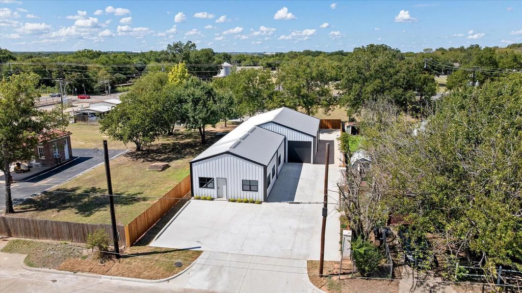 619 N Crockett Street, Granbury